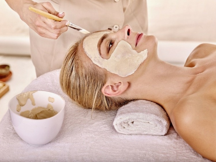 Liečivá hlinená maska ​​maska ​​na tvár-uterák-kozmetička-štetec-pasta-mix-aplikovať