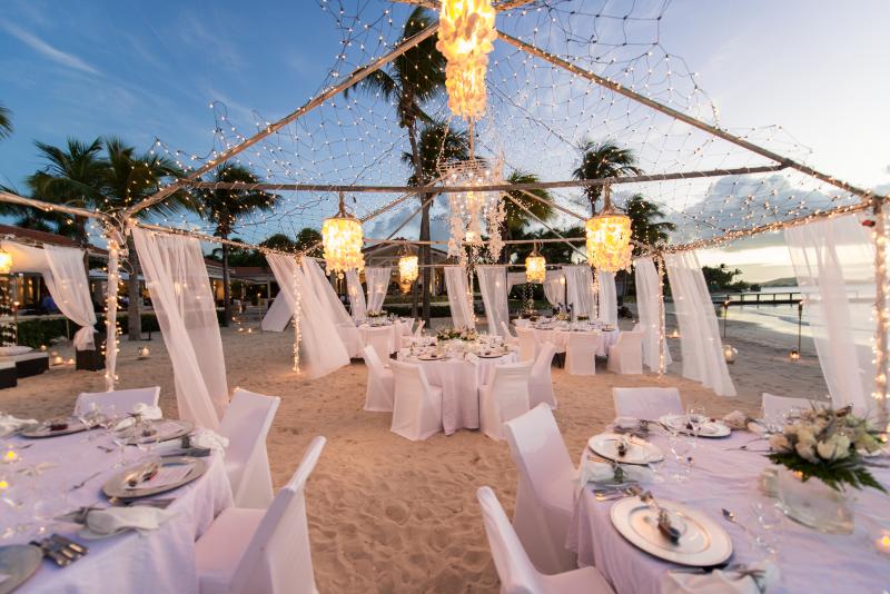 Zorganizujte slávnostnú svadbu na pláži Svadby-Pláž-Nápady-Svadba-Lokalita-Zahraničie