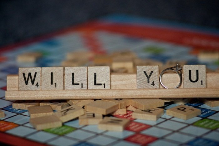 Navrhnite manželstvo pri hraní hry Scrabble - pôvodný nápad Manželstvo-návrhy-nápady-scrabble-chceli by ste si ma vziať?