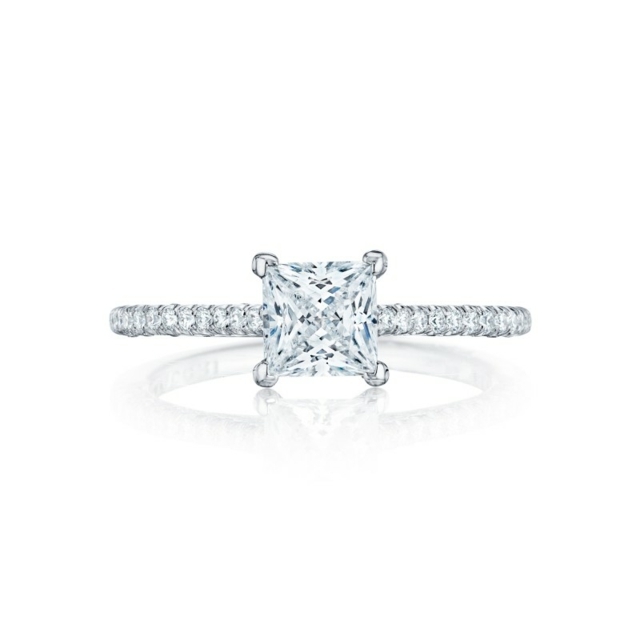 Zásnubný prsteň oslavuje rodinných priateľov, pripravte prekvapenie