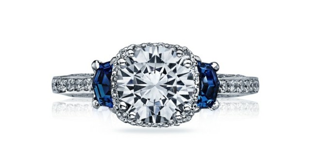 Nádherné prekvapenie k narodeninovému zásnubnému prsteňu Prsteň z bieleho zlata, tmavomodré drahokamy, diamantový štvorec, 2 karáty