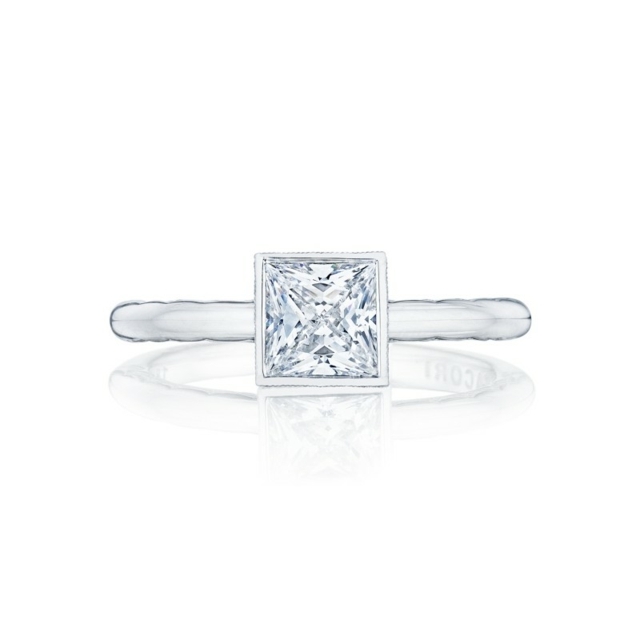 Vybrať kritériá diamantový prsteň Bočné kamene menšie