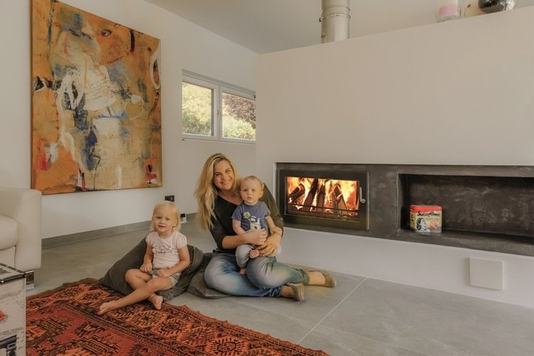 príjemná teplá kachľová pec moderná