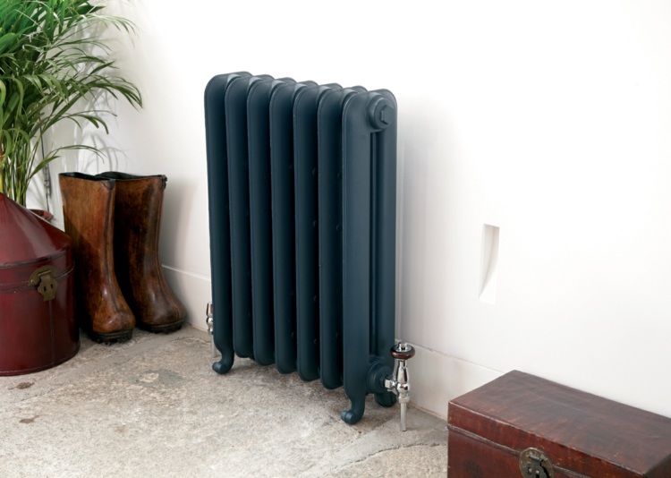 Radiátor-maľovanie-zdobenie-renovovanie-tmavo-sivé-byt-dizajn-tipy