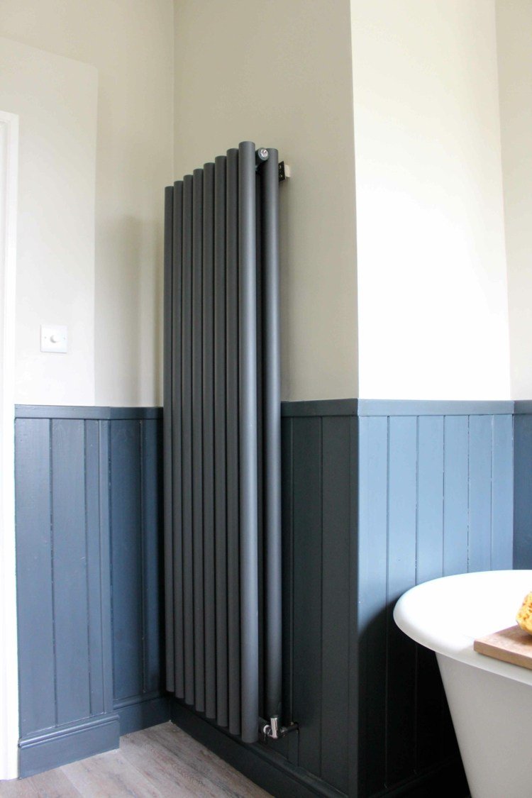 Radiátor-maľba-kúpeľňa-stena-drevo-stena obloženie-modro-šedá