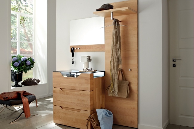 Dizajnový masívny chodbový jelšový nábytok-svetlé lesy