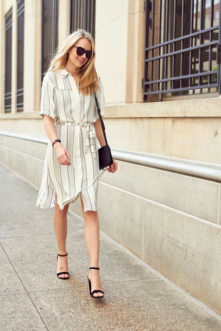 Letné blúzkové šaty kombinujú kancelárske outfity pre ženy