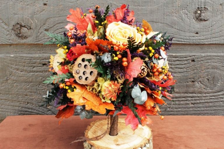 farebná jesenná svadobná kytica sušené kvety listy listy