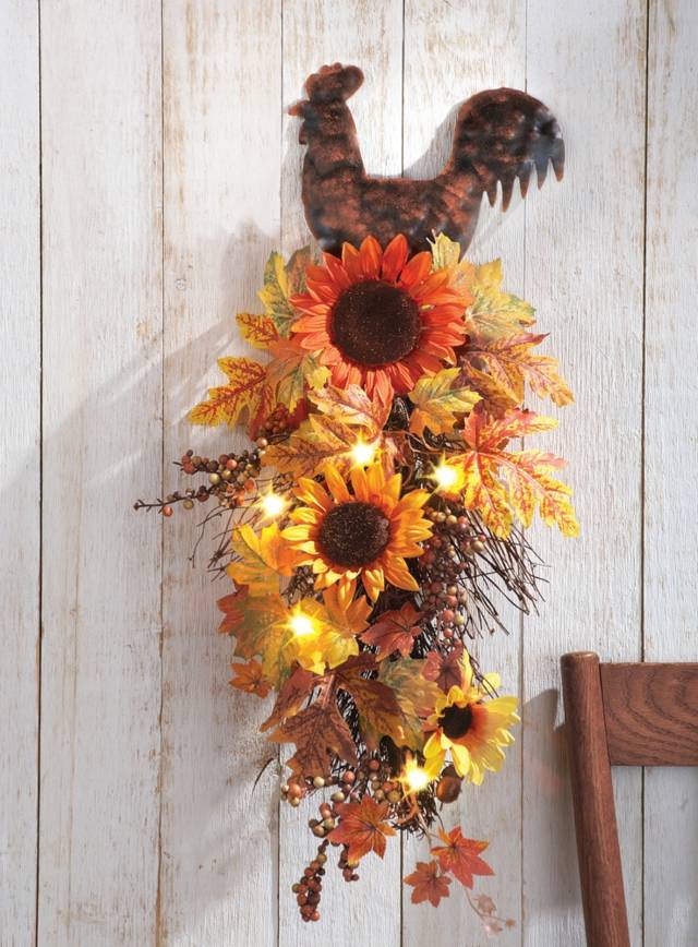Jesenné nápady na dekoráciu slnečnice šípky Dvere-veniec-slnečnice-a-kura