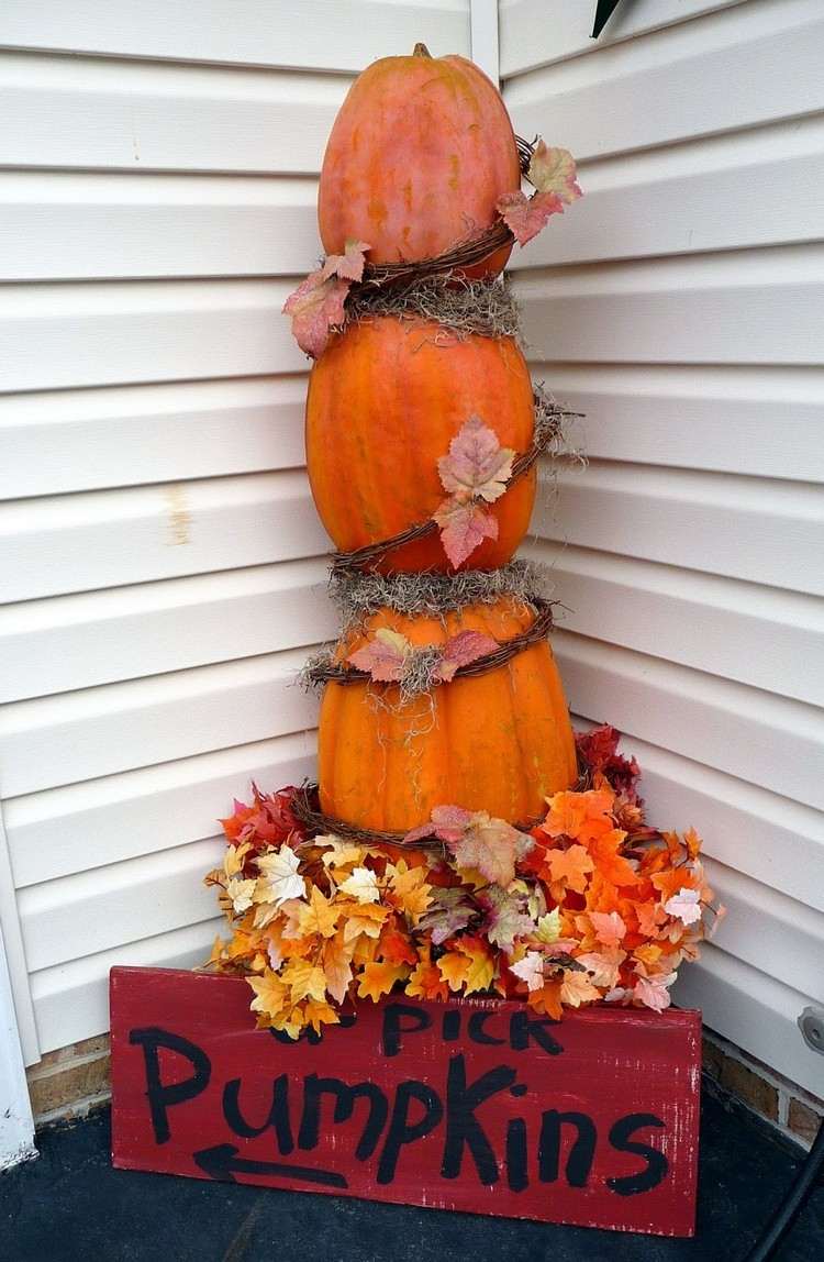 Jesenná dekorácia-vchodové dvere-veža-tekvicové-lôžko-jesenné lístie