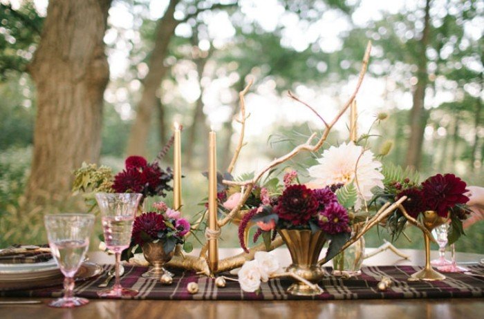 dekorácie na stôl-nápady-svadba-jeseň-farby-bordová-červená-