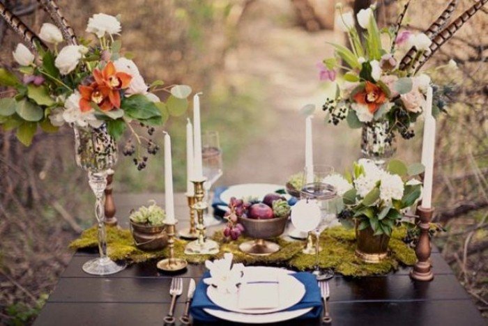 Kvetinové úpravy-prirodzene-jemne voňajúce-na príjem-zlaté svietniky