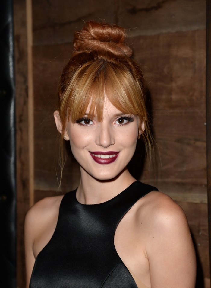 jesenné rúžové líčenie-Bella-Thorne-berry-červené-pery