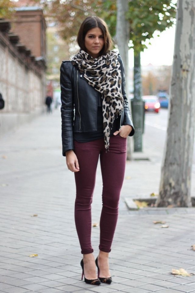 jesenný vzhľad-2014-kožená bunda-bordové-nohavice-lodičky-slučka-shal-leopardí vzor