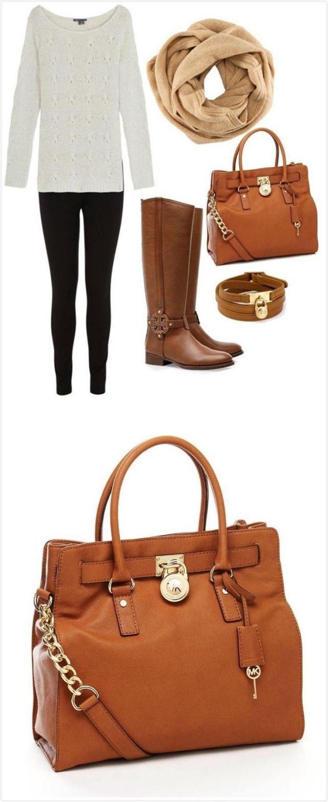 jesenný outfit-poskladaný-biely-sveter-legíny-slučka-šál-koňak-boot-taška