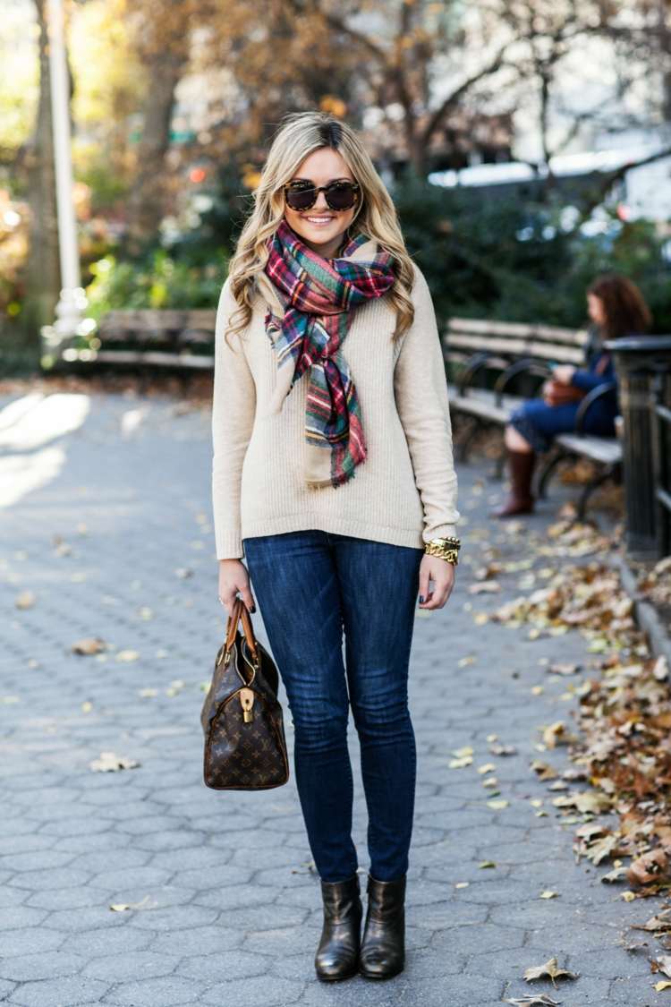 jesenný outfit sveter šatka doplnok slnečné okuliare