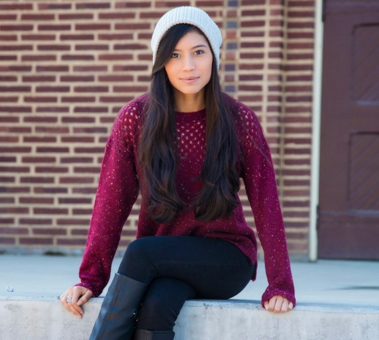 jesenný outfit pulóver pletený sveter burghunder klobúk sivý