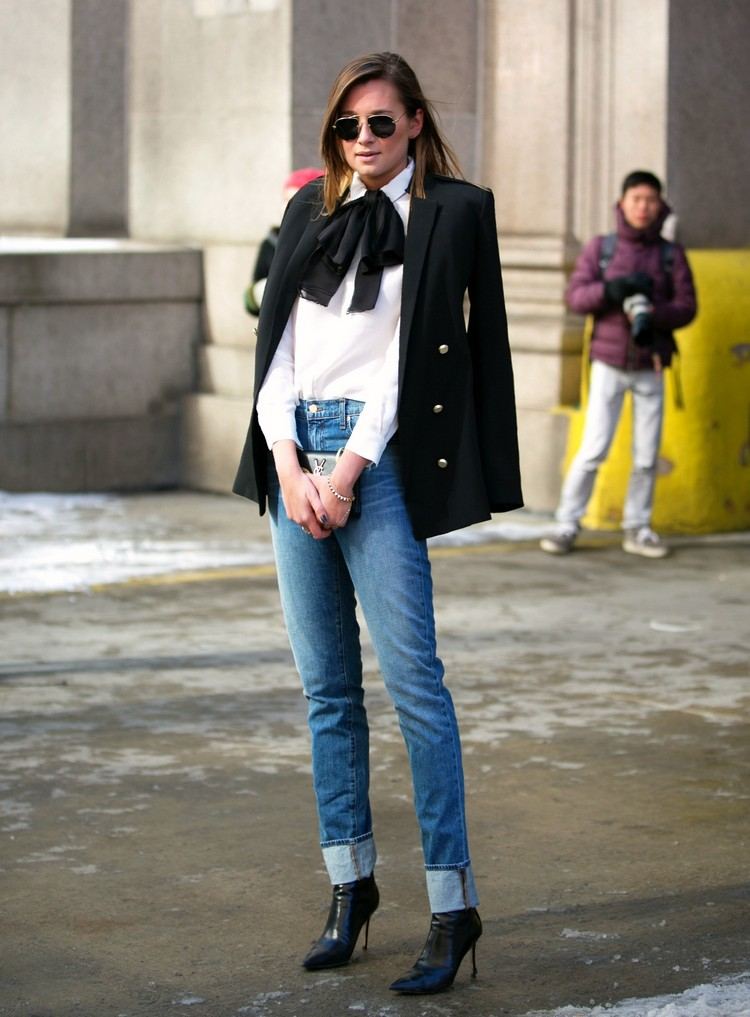 Jesenné outfity 2017/2018 motýlik-motýlik-blúzka-lakovaná koža-topánky