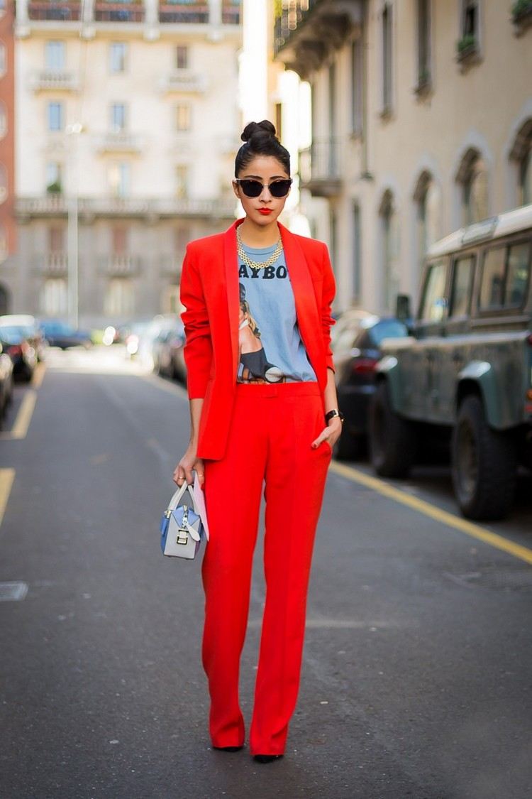 jesenné-outfity-2017-2018-módne trendy-dámy-elegantné-nohavicové-kostýmy-červené