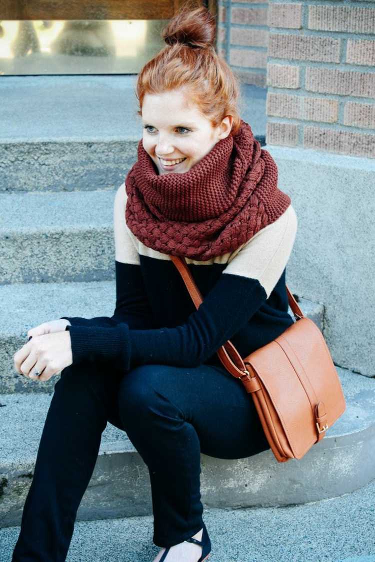 Pletená šatka v Burghunder jesenné outfity šatka červenohnedý nápad čiernobiele oblečenie