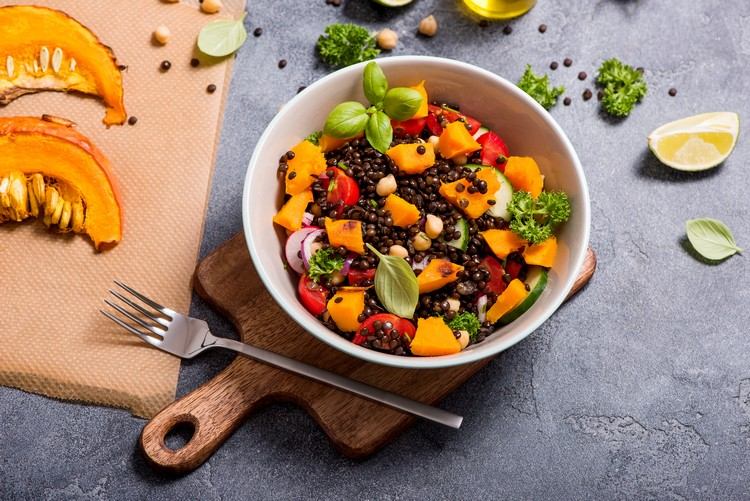 Recept na jesenný šalát Spaghetti Squash s šošovicou jednoduché recepty na večeru