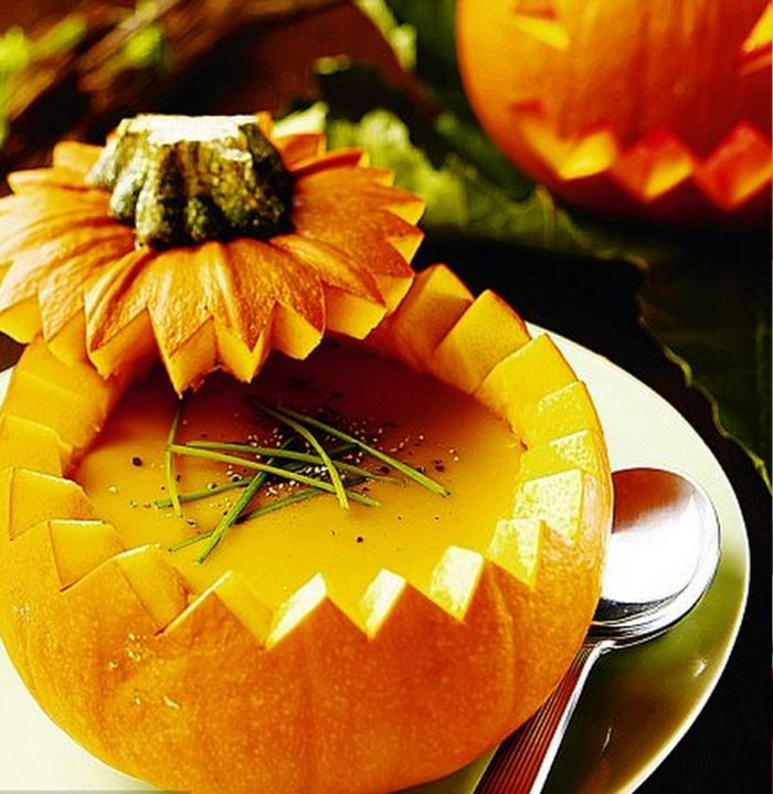 Tekvicovú krémovú polievku podávajte v efektívnej miske z tekvice 7 krémová polievka tekvicová misa slúži na varenie v kuchyni