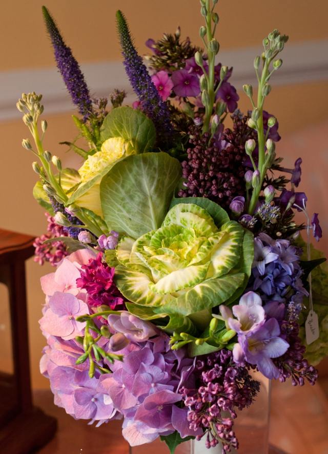 jesenná dekorácia stolu fialová zelená ozdobiť prírodu