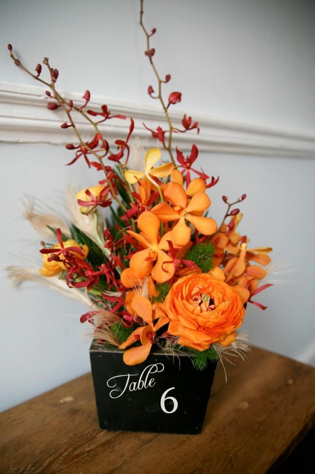 oranžová kvetinová vaňa jesenná romantická ruža