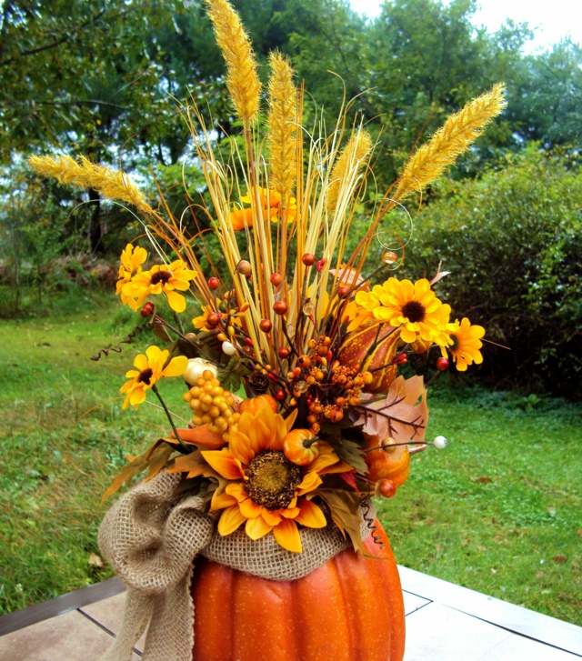 jesenné dekorácie na stôl tekvica slnečnica trávy žltá
