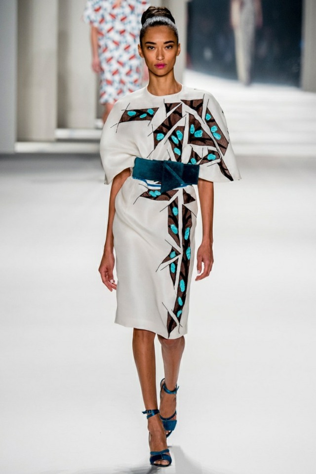 Večerné šaty saténové geometrická potlač Silvester jeseň zima geometrická tlač nový rok jeseň zima 2014 2015carolinaherrera