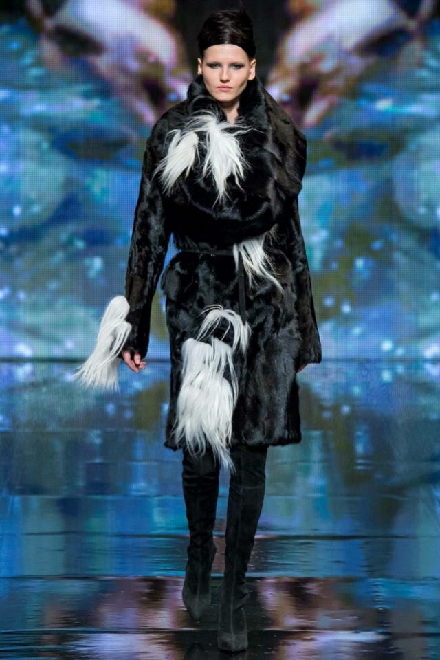 Zimný kabát biela umelá kožušina jeseň zima 2014 2015 Umelá kožušina jeseň zima 2014 2015DonnaKaran4