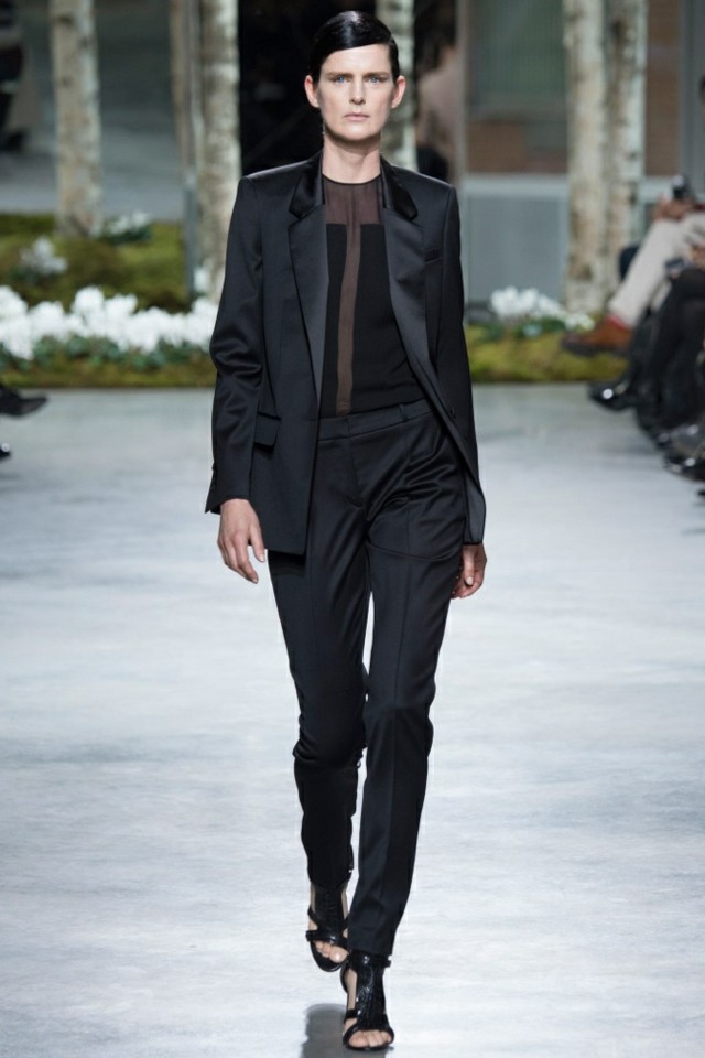 Dámsky oblek čierna blúzka jeseň zima čierna blúzka jeseň zima 2014_2015-hugoboss2