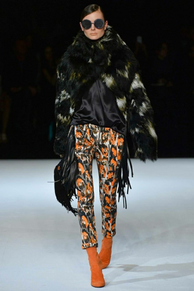 Capri nohavice s potlačou oranžovej trendovej farby jesennej zimnej módy Oranžová trendová farba jesenná zimná móda 2015 just-cavalli2