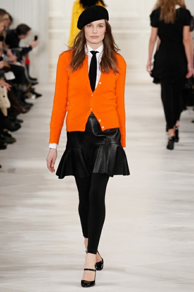 Módne nápady oranžová vesta čierna mini sukňa 2014 oranžová vesta čierna mini sukňa 2014_2015