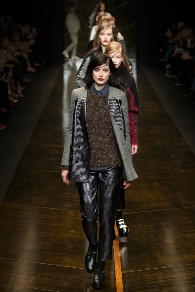 Jesenná dámska móda Trussardi módna prehliadka Kožený tovar Lederhosen 2014_2015trussardi2