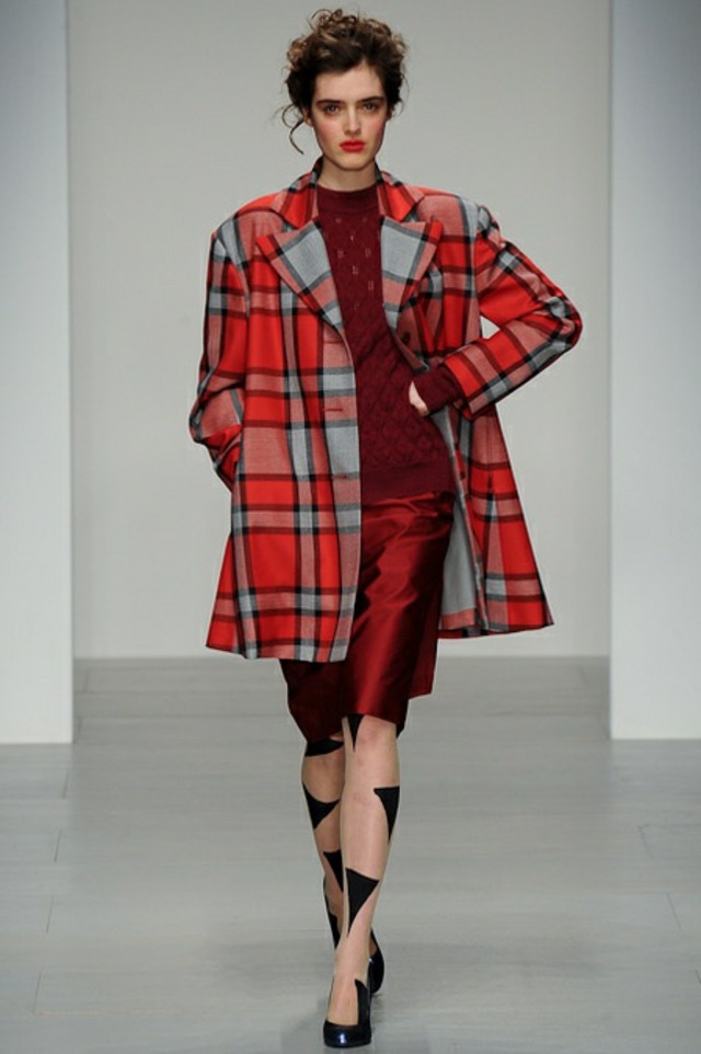 Módne nápady červená sukňa tvídový blejzer jeseň zima 2014 2015 Jeseň Zima 2014 2015 Vivienne Westwood8
