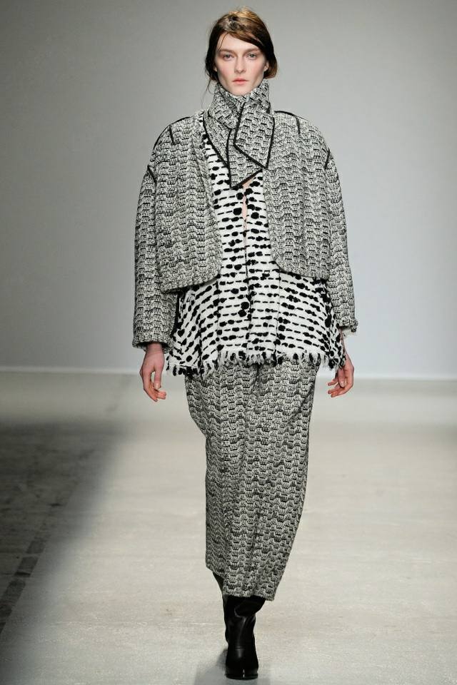 vzorovaná bunda krátke maxi široké nohavice veronique-leroy-dlhá sukňa-bodkovaná-z vlny