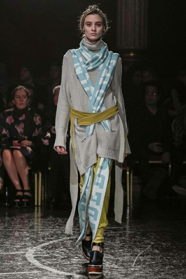 dlhá splývavá látka z dlhej vesty Undercover s vreckami tajná vesta-zelená-šatka