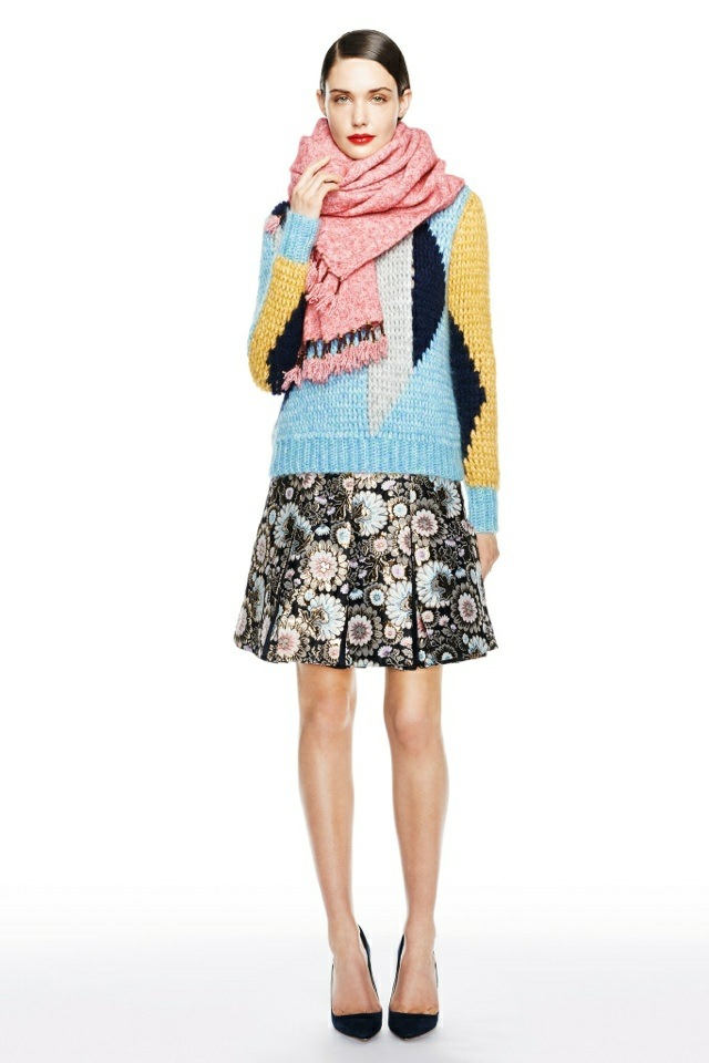 Nádherný farebný sveter so vzorovými šatkami XL j-crew-floret-kratke-sukne-svetre-s-postavami