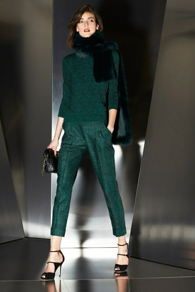 Tmavozelené látky so šálovou kožušinou od Escada Escada-jade-zelená-so šatkou