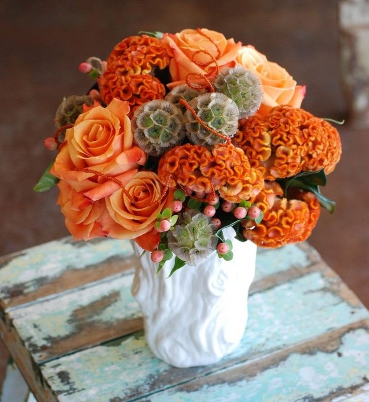 Nápady na jesennú výzdobu jesenné kvety-celosia-kohútik-oranžovo-farebné-ruže