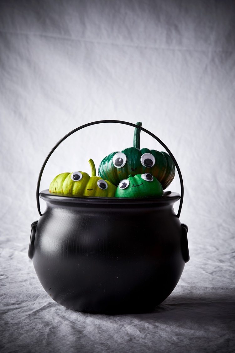 Maľovanie tekvíc na halloweenske príšery