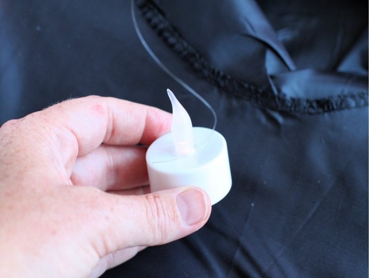 Halloween lampáš z čarodejníckeho klobúka a lampiónov