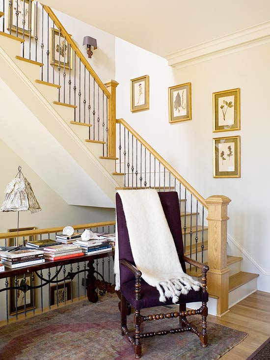 Herbstdeko schody chodba mini galéria suché lístie jesenný nádych vnútri schodiska chodba mini galéria suché lístie