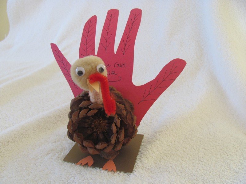 Vyrobte si s deťmi moriaka z papiera a šišiek Urob si sám, vyrob si borovicové šišky, vyrob si papierové morky