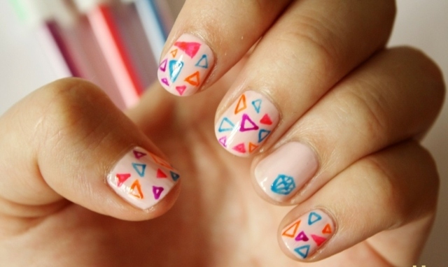 Motívy trojuholníkové figúrky kvetinový vzor