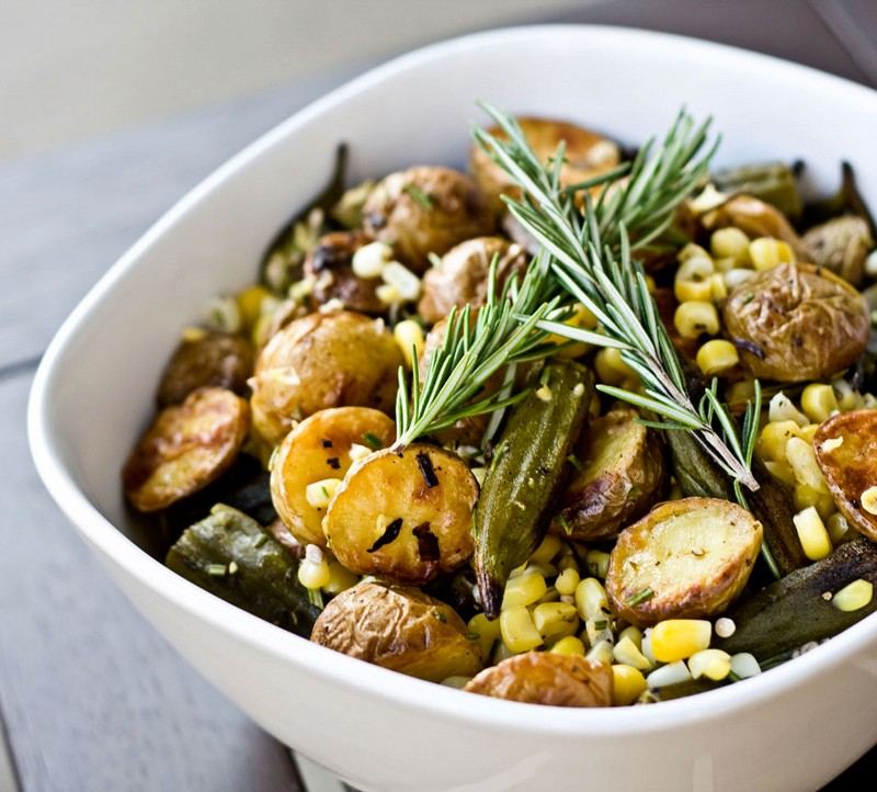 Pripravte si jesenný šalát sami - so sladkými zemiakmi Jesenný šalát, zemiaky, kukurica a okra - chutné