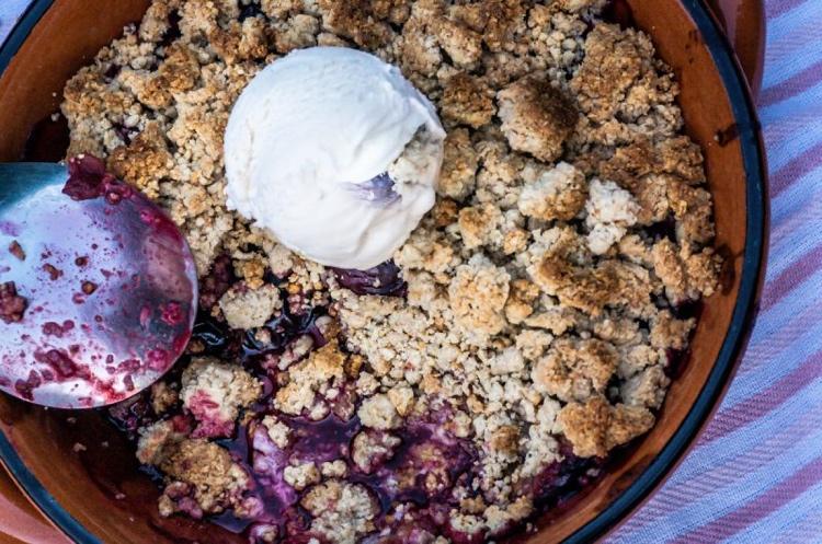 Slivkový dezert v pohári - drobiť s kešu