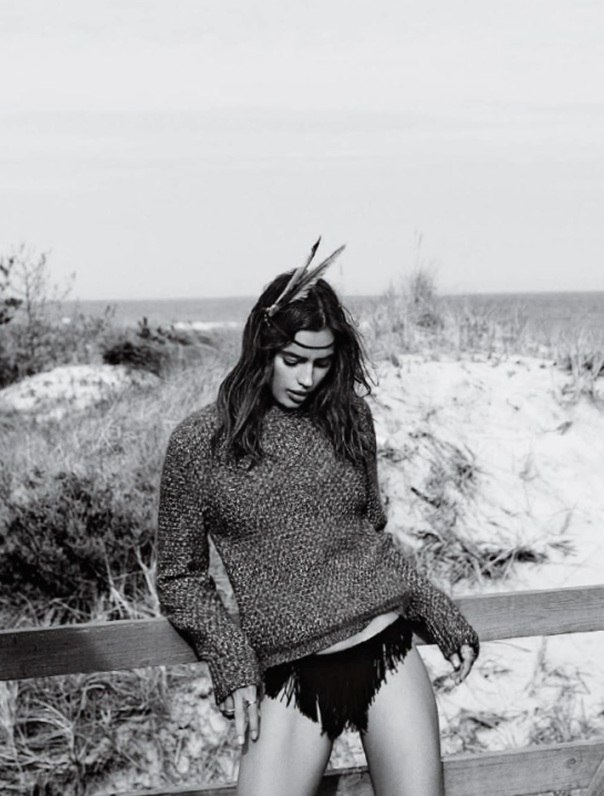 Jesenný sveter udržiava teplo krásna žena Sveter udržiava teplo krásna žena Irina Shayk