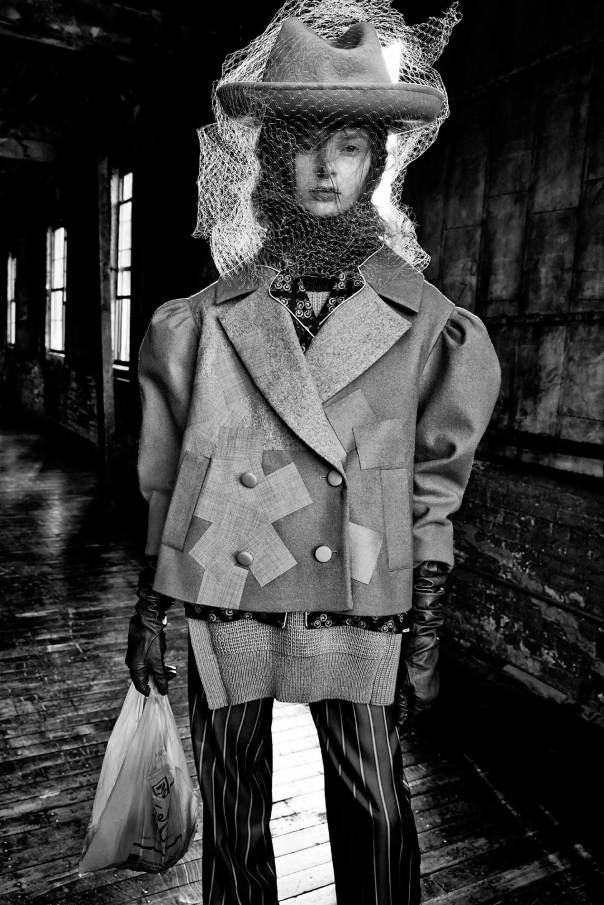 Klobúkové nohavice moderných módnych trendov jesennej sezóny